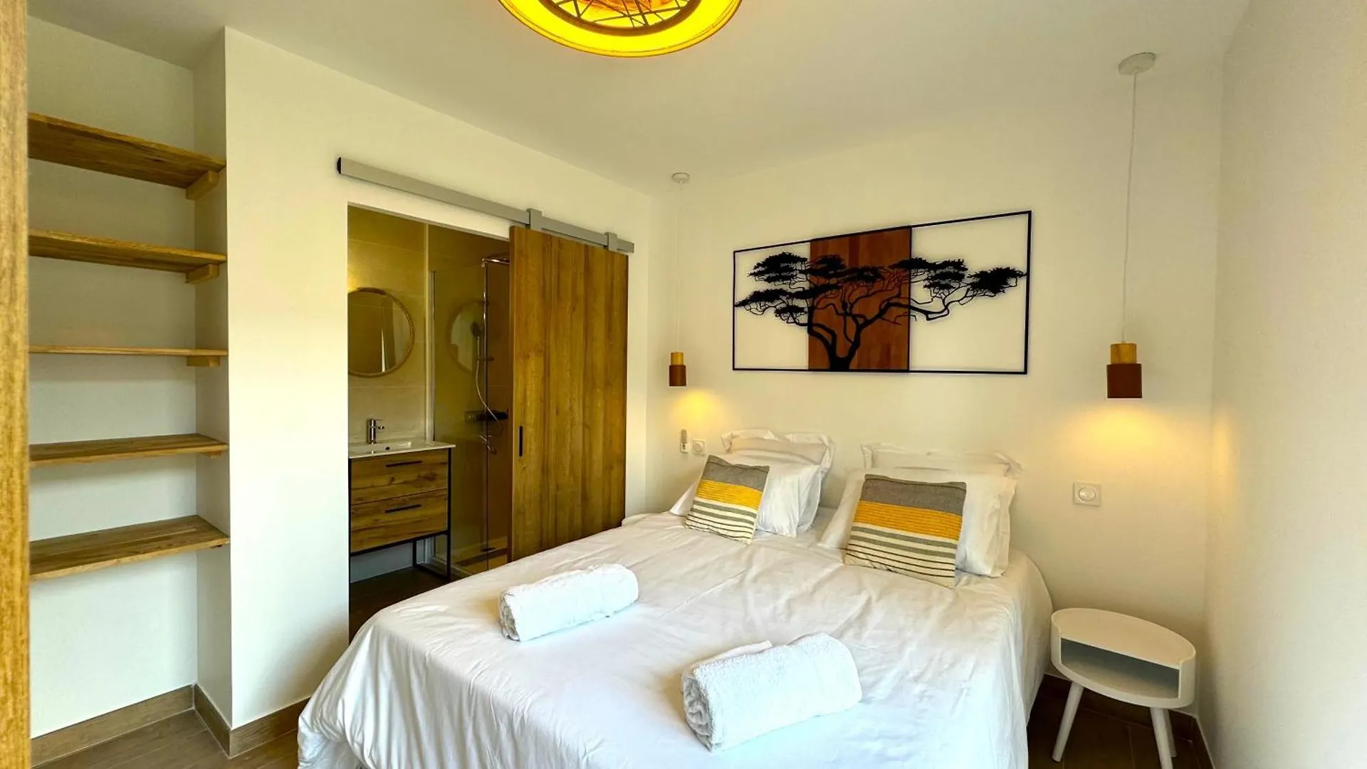 Daya Lodge. L'Isle-sur-la-Sorgue Villa