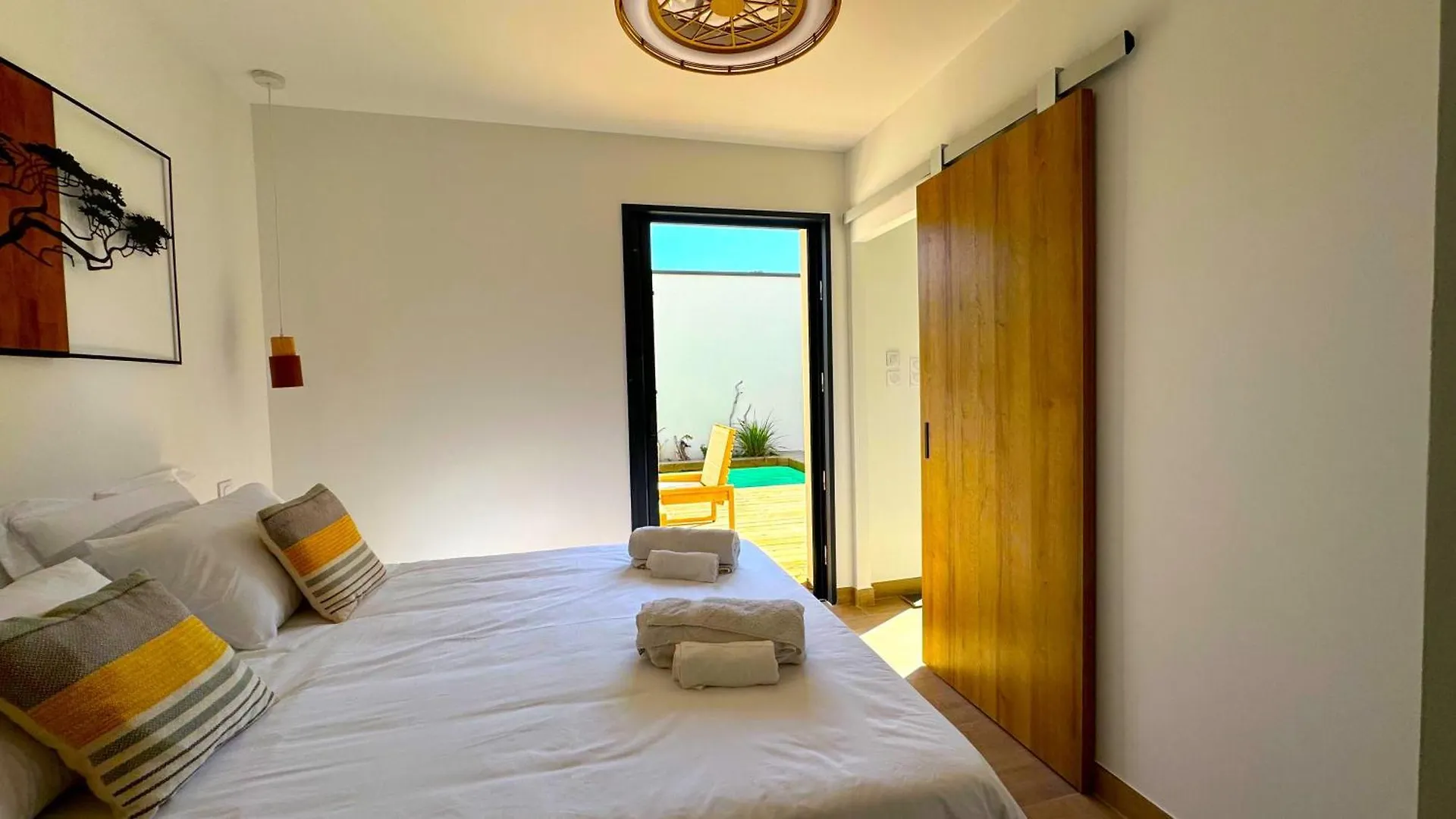 Daya Lodge. L'Isle-sur-la-Sorgue 0*,  France