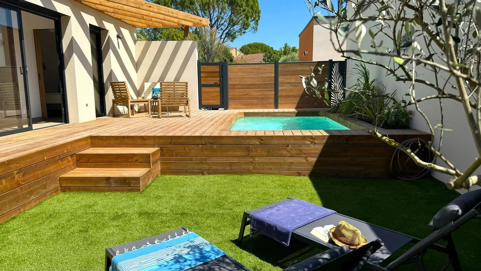 Daya Lodge. L'Isle-sur-la-Sorgue Villa