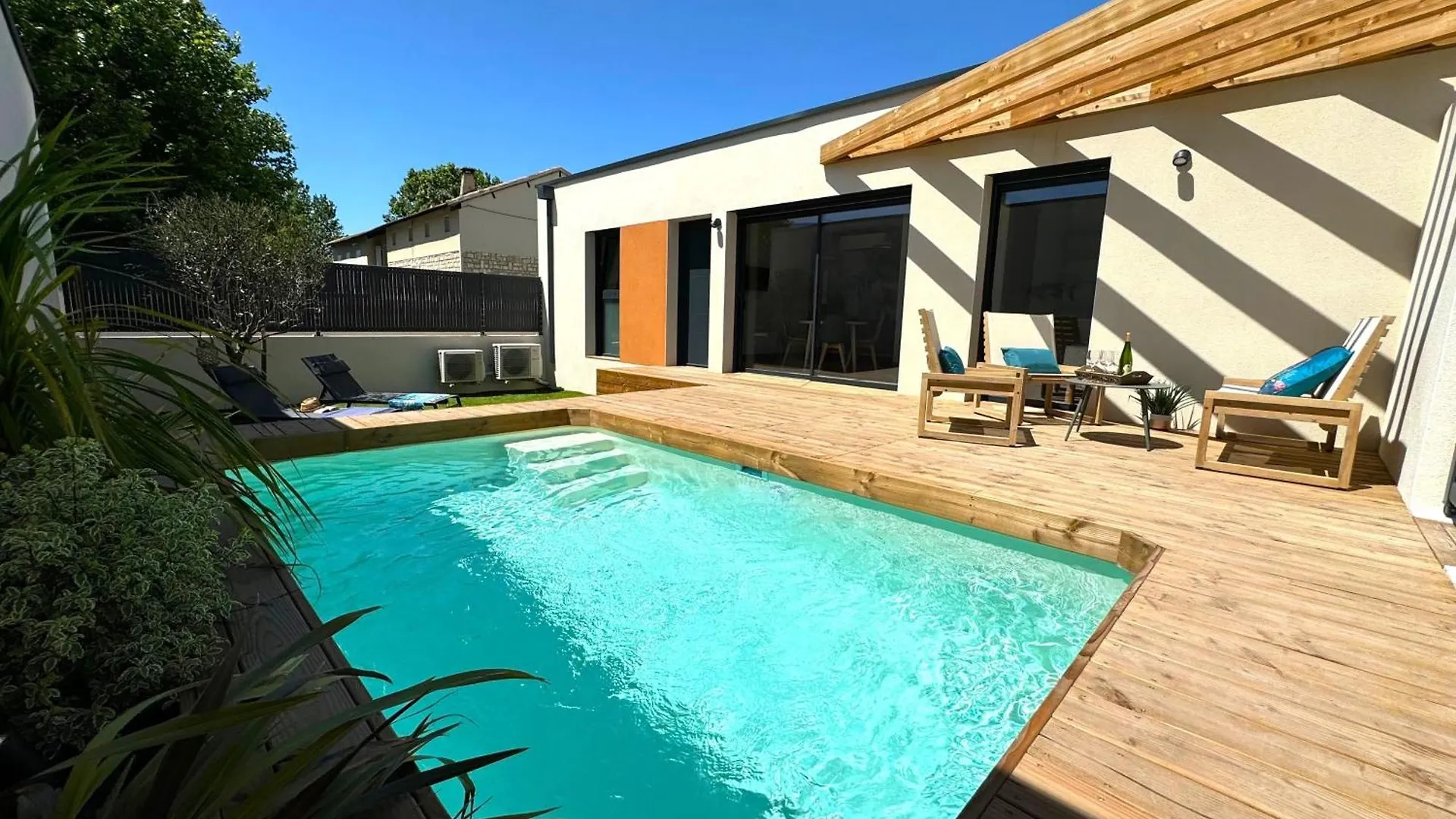 Daya Lodge. L'Isle-sur-la-Sorgue