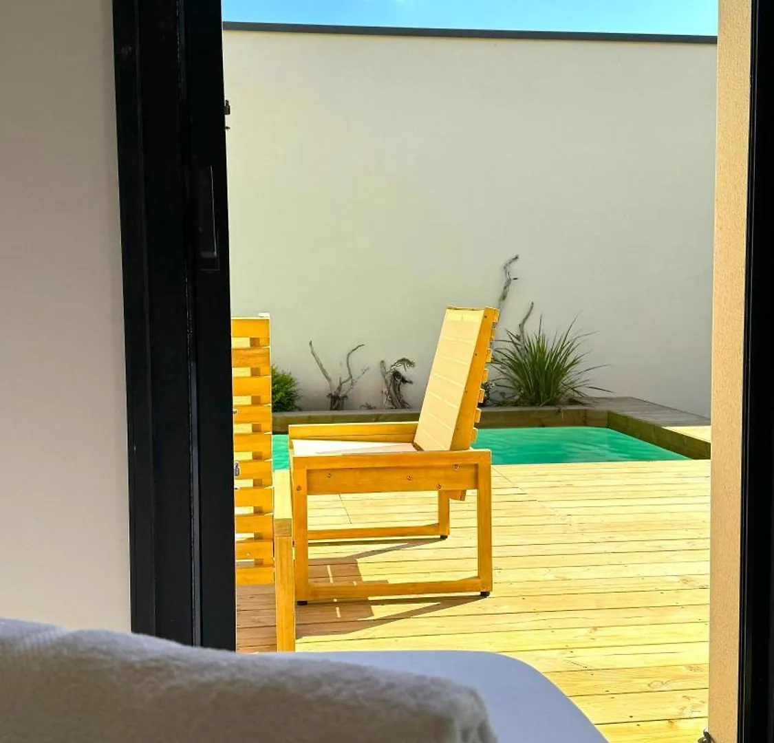 Daya Lodge. L'Isle-sur-la-Sorgue 0*,  France