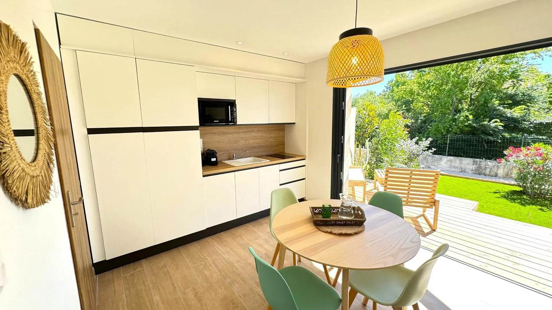 Daya Lodge. L'Isle-sur-la-Sorgue Villa
