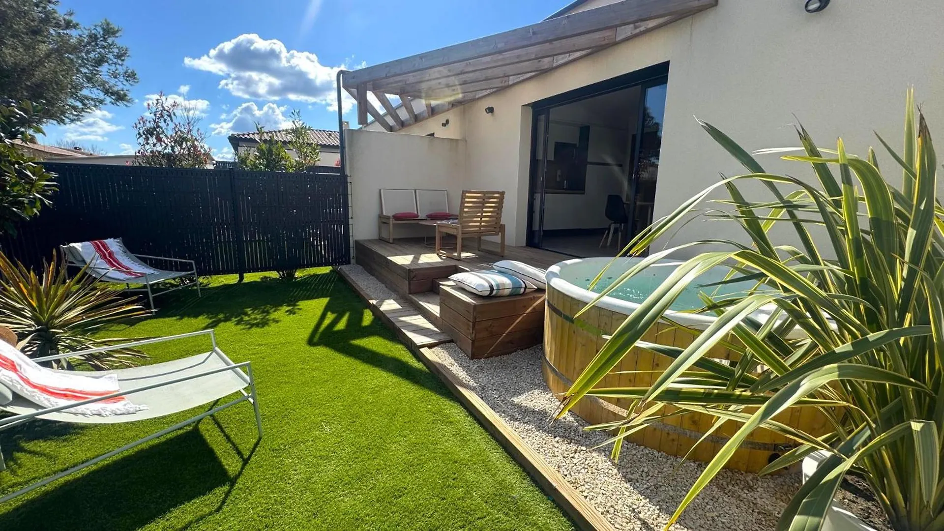 Villa Daya Lodge. L'Isle-sur-la-Sorgue France