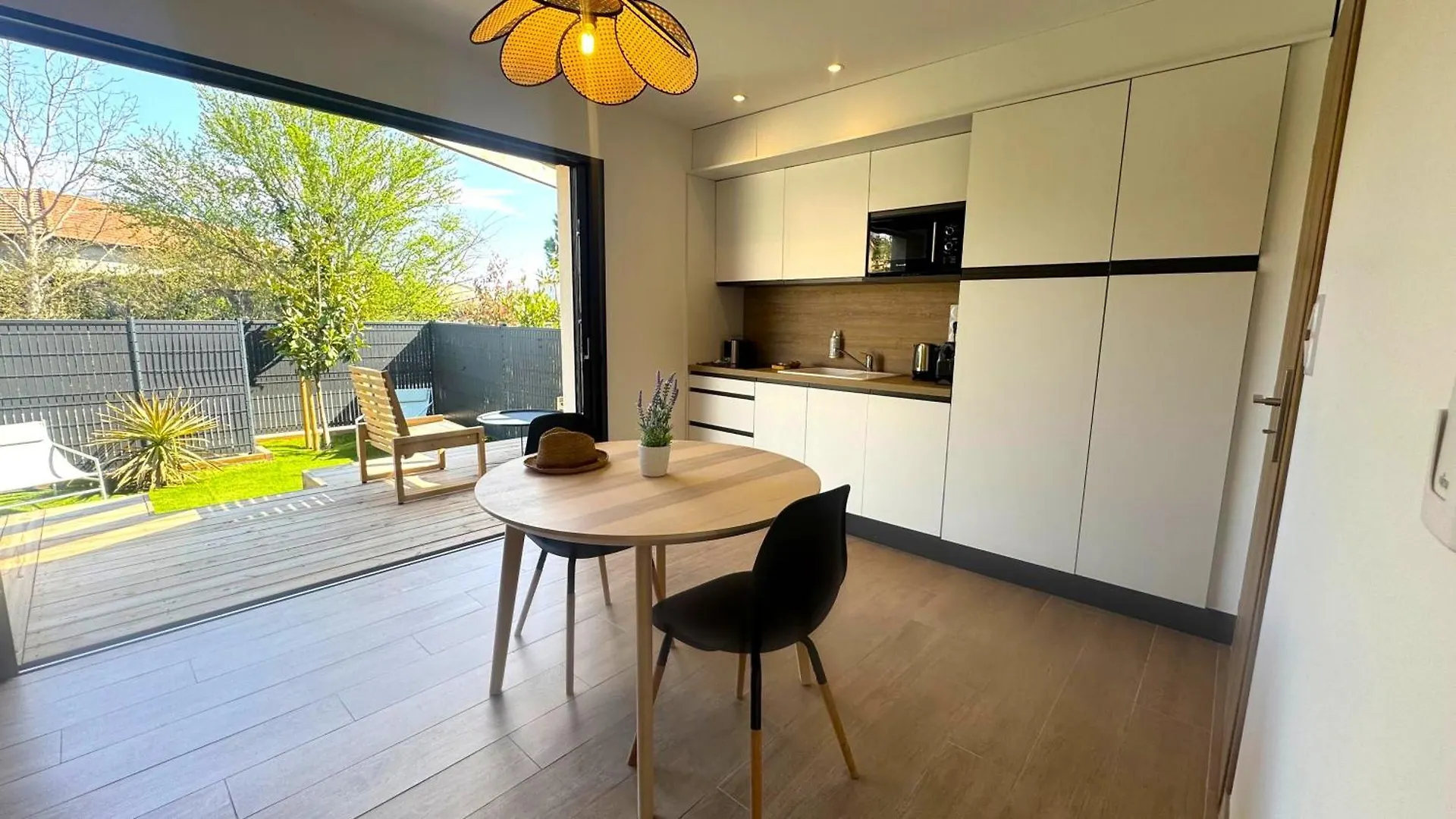 Daya Lodge. L'Isle-sur-la-Sorgue Villa
