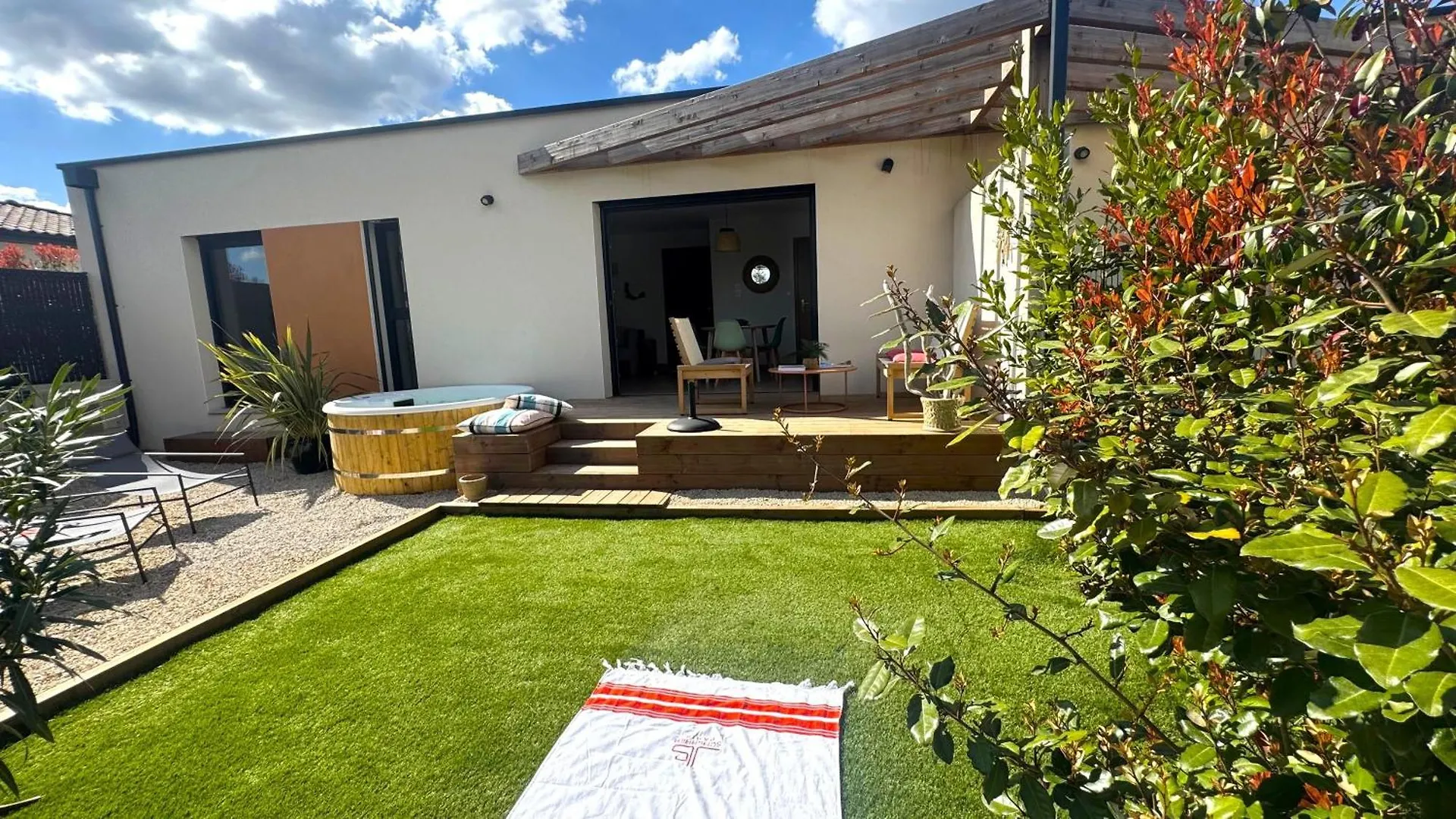 Daya Lodge. L'Isle-sur-la-Sorgue France