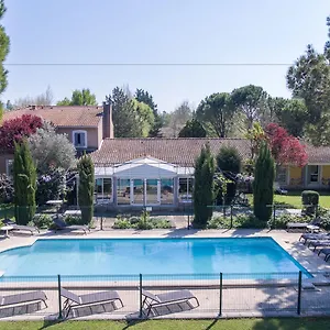 Отель Sowell Hotels Domaine De La Petite Isle, Л'Иль-сюр-ла-Сорг