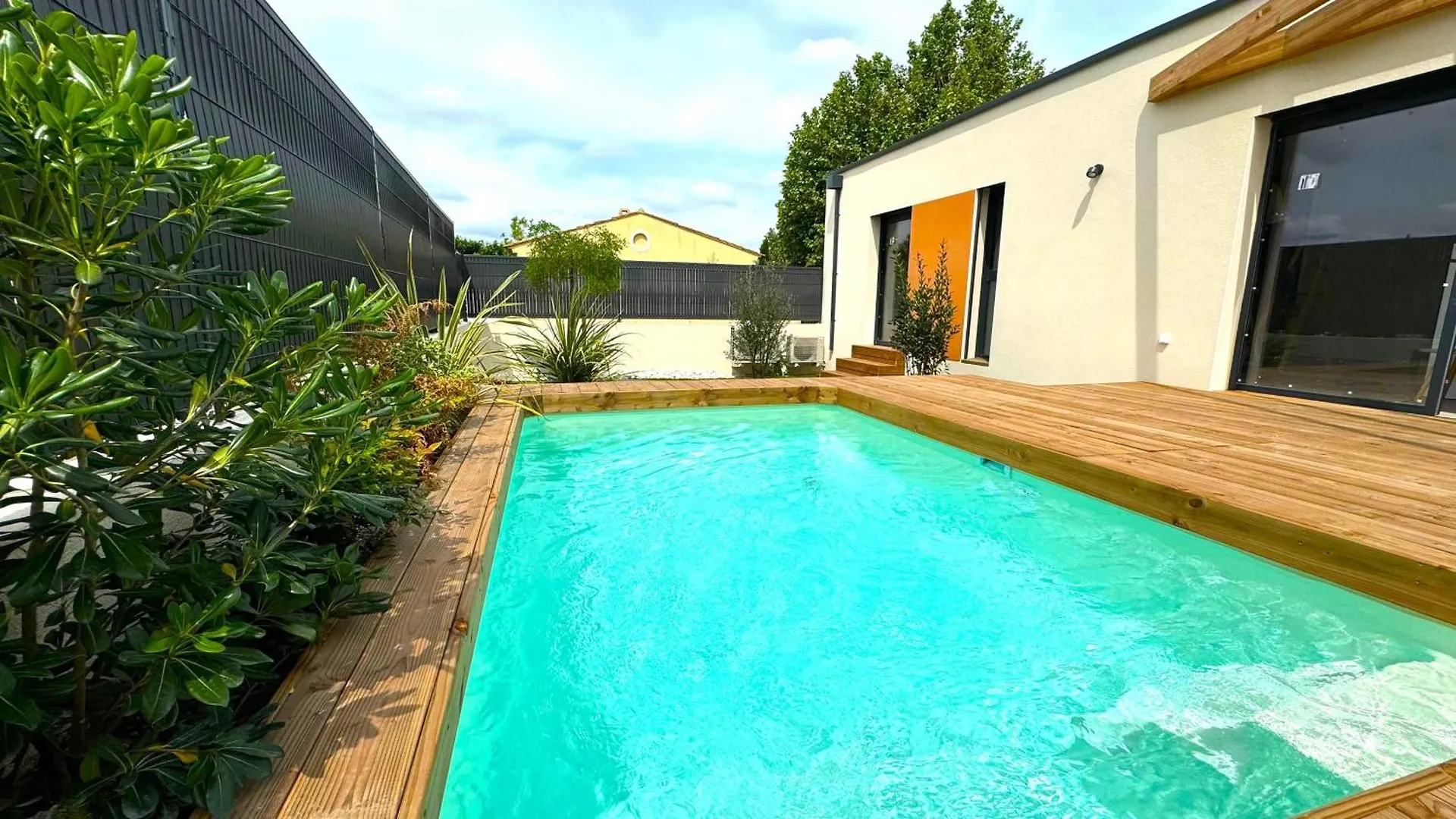 Daya Lodge. LʼIsle-sur-la-Sorgue Villa
