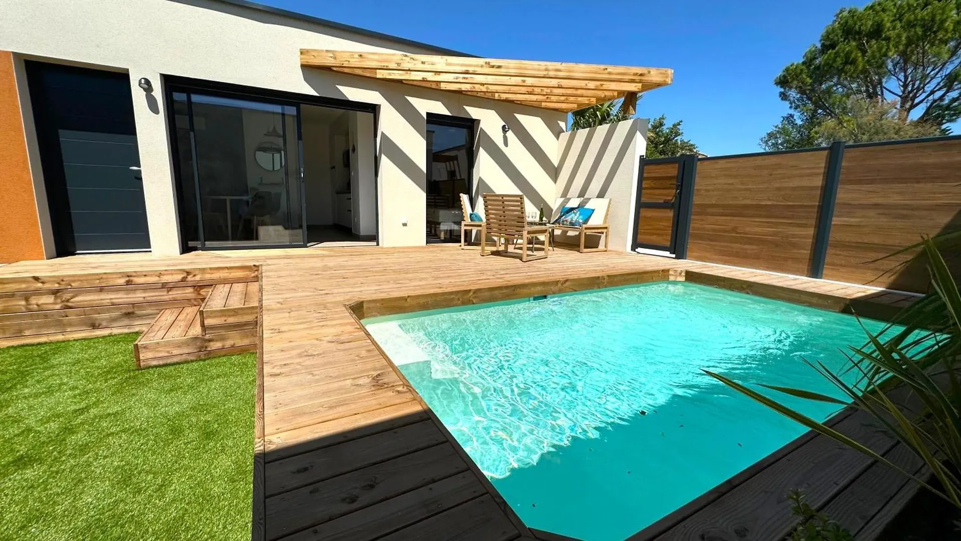 Daya Lodge. L'Isle-sur-la-Sorgue France
