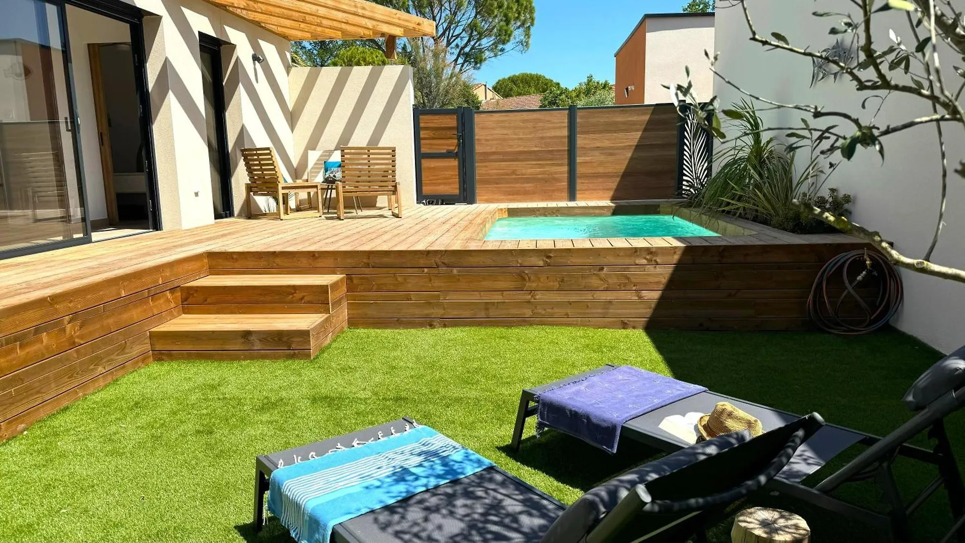 Villa Daya Lodge. LʼIsle-sur-la-Sorgue