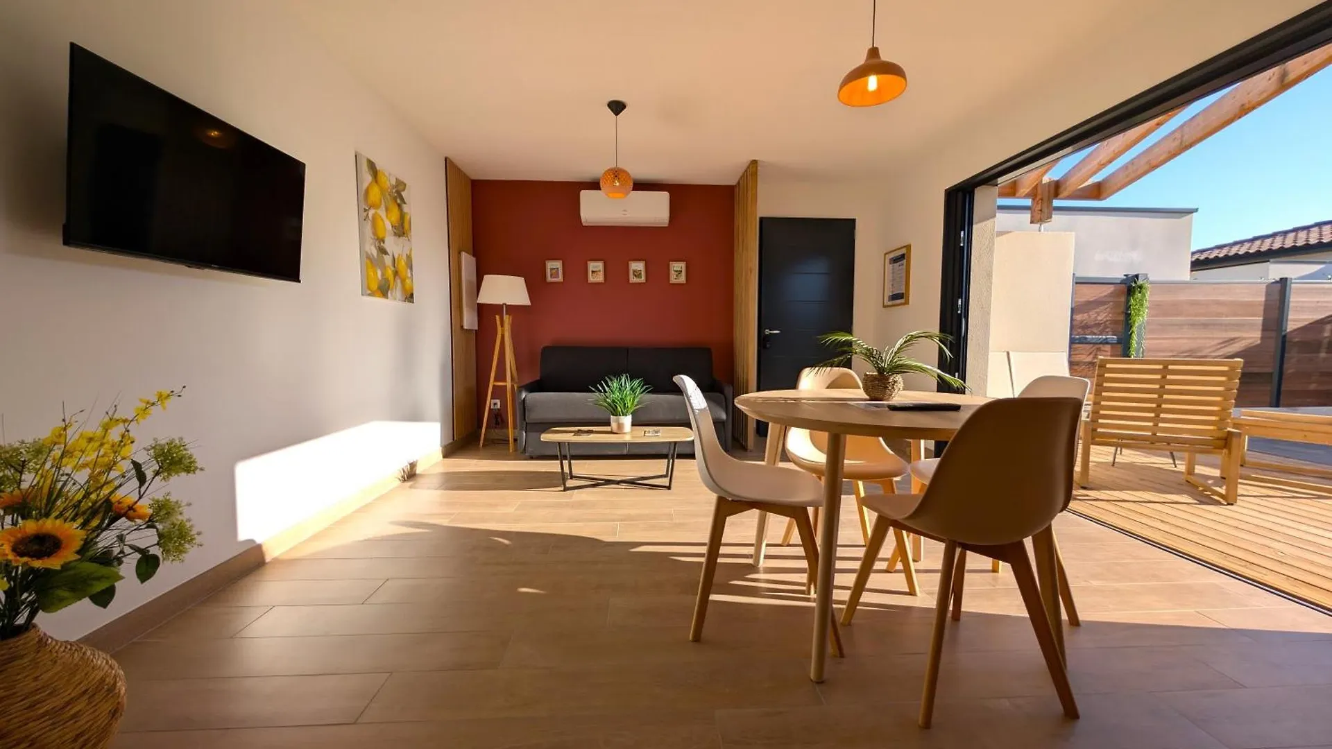 Daya Lodge. L'Isle-sur-la-Sorgue 0*,  France